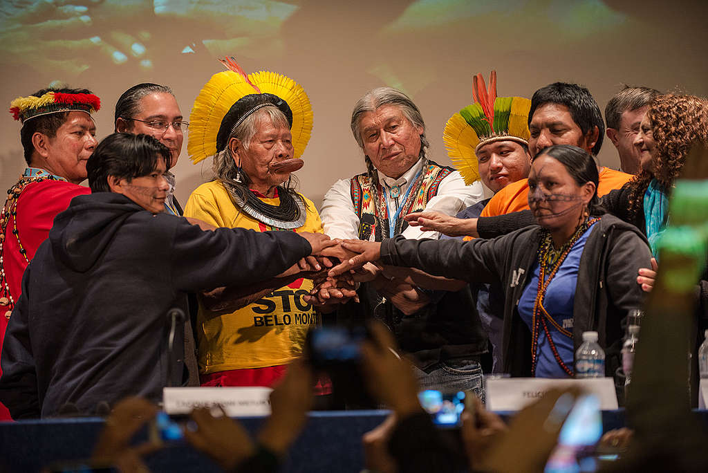 COP21: UN Equator Prize to Munduruku Leaderships in Paris. © Fábio Nascimento / Greenpeace