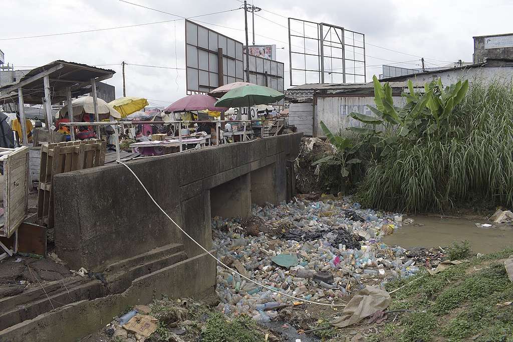 Plastic pollution completely clogging up a stream under a bridge in Dakar neighborhood in Douala, Cameroon © Greenpeace Africa