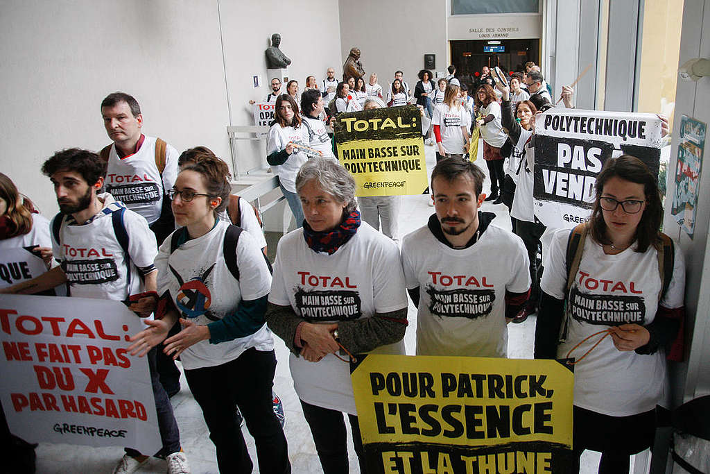Action against Total’s Project on Polytechnic University in Saclay, France. © Jérémie Jung / Greenpeace