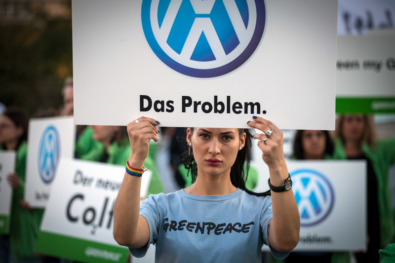 Volkswagen Golf Launch Protest in Berlin. © Gordon Welters / Greenpeace