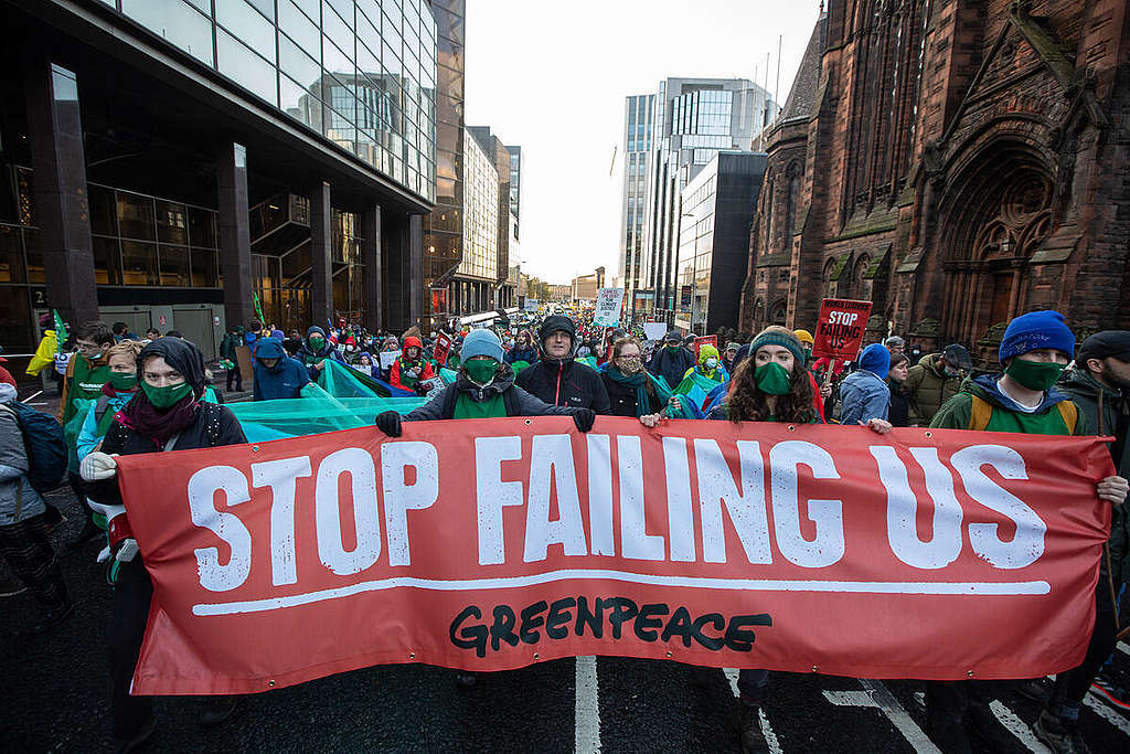 Global Day of Action, climate march through the streets of Glasgow. © Jeremy Sutton-Hibbert / Greenpeace