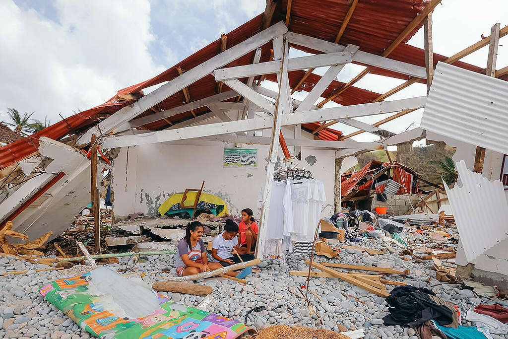 Super Typhoon Rai Aftermath in Surigao City. © Jilson Tiu / Greenpeace