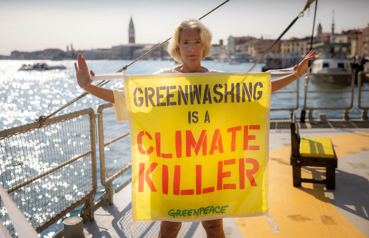 Emma Thompson onboard the MV Rainbow Warrior in Venice, Italy. © Greenpeace / Lorenzo Moscia