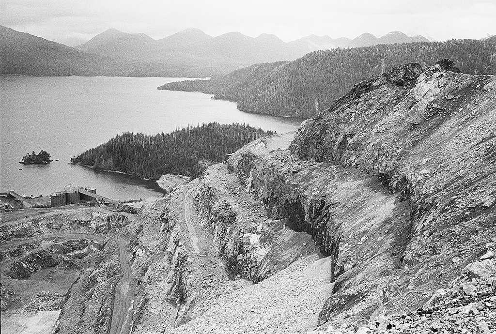 Open Pit Iron and Copper Mine in BC. © Greenpeace / Rex Weyler