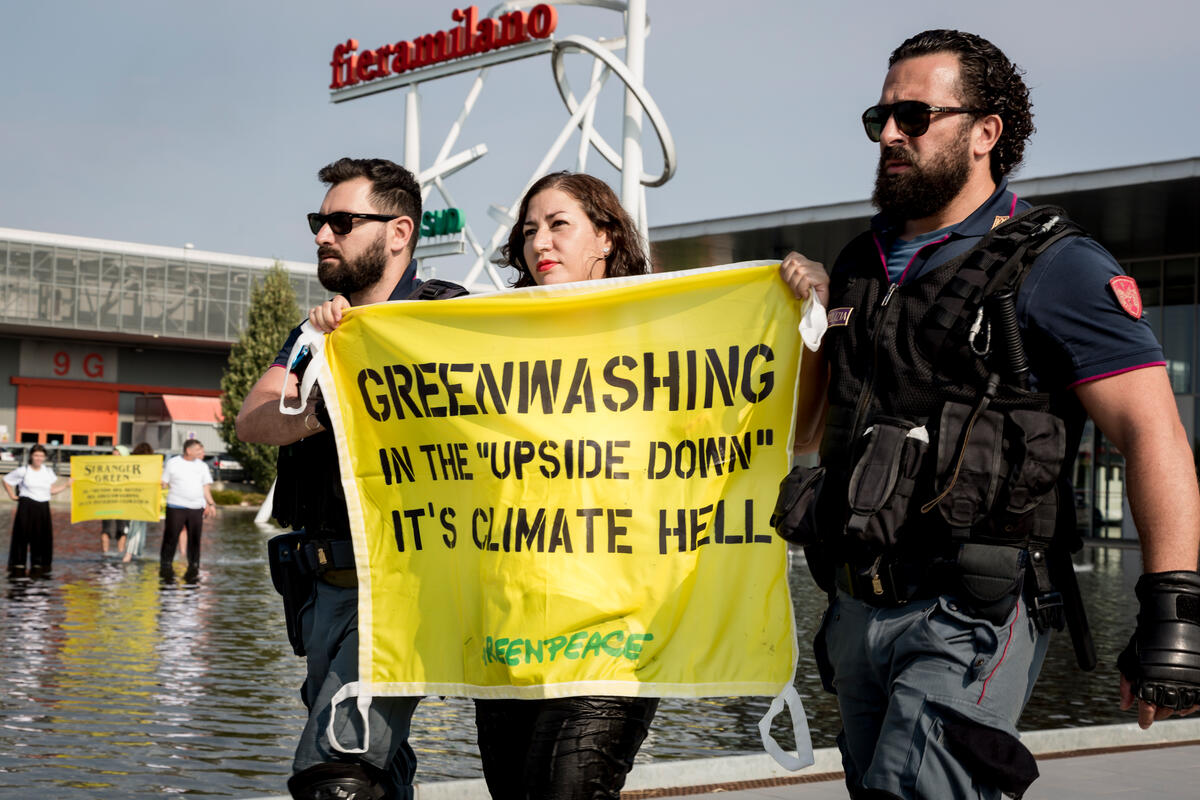 Greenpeace Interrupts Gastech World Gas Fair in Milan.