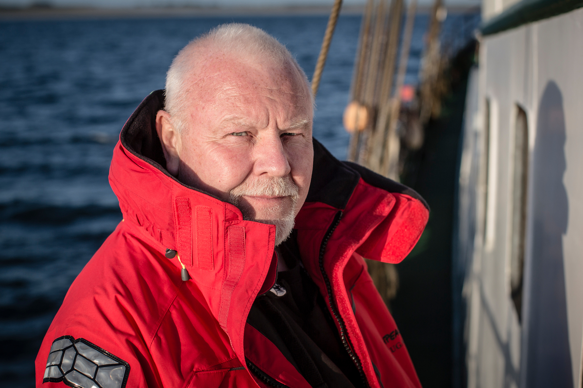 Scientist Paul Johnston onboard Beluga Edinburgh Scotland. © Kajsa Sjölander / Greenpeace