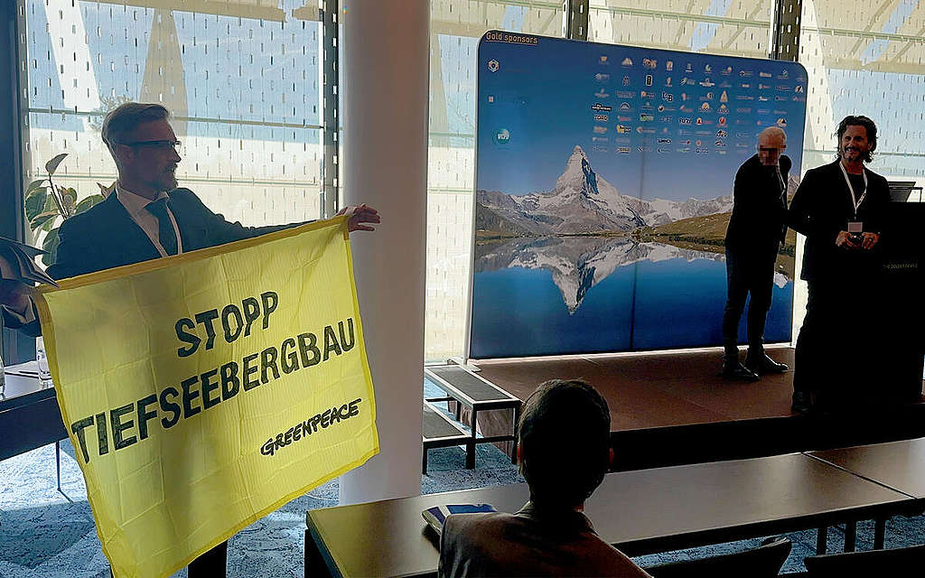 Interrupting Deep Sea Mining Investor Conference in Switzerland. © Greenpeace