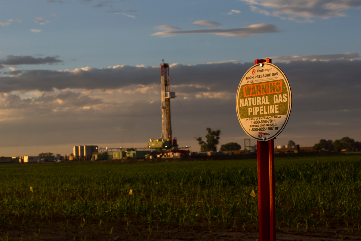 Gas Pipeline Warning Sign in Colorado. © Les Stone / Greenpeace