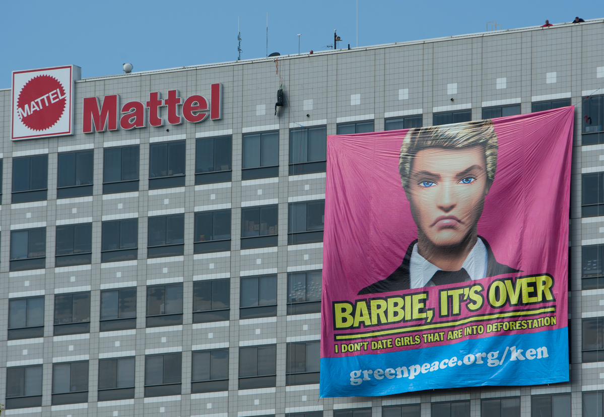 Action at Mattel HQ in California. © David McNew / Greenpeace