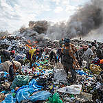 Greenpeace visits places of textile production, distribution, markets and waste disposals. Used and new clothes are sent to Kenya from Europe and China to be sold as so called "Mitumba" but often they end up as landfill and waste disposal due to the huge amount.
Here: Textile and plastic waste at Dandora dump site in Nairobi