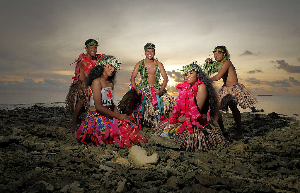 Aulelei youth dance group members in their traditional attire in Funafuti, Tuvalu. © De'allande Pedro / Greenpeace  © De'allande Pedro / Greenpeace 