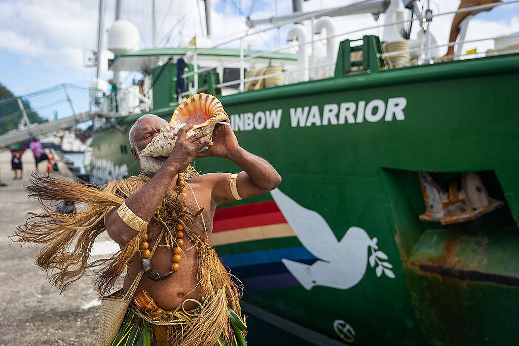 Arrival ceremony for the iconic Greenpeace vessel, the Rainbow Warrior.
The Rainbow Warrior arrives in Port Vila, Vanuatu after a nine day voyage from Cairns, Australia, with climate activists, Pacific campaigners and First Nations leaders.
The ship is welcomed into port by a traditional ceremony which included kenus and dancing, with those aboard greeted by members of civil society groups, local communities and Representatives from the government of Vanuatu. ©Island Roots/ Greenpeace 