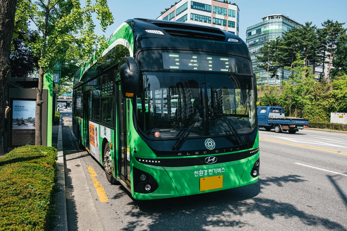 Electric Bus in Seoul. © Kwangchan Song / Greenpeace