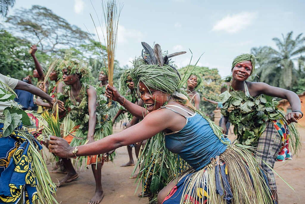 Local Women Dancing in the Democratic Republic of Congo. © Kevin McElvaney / Greenpeace