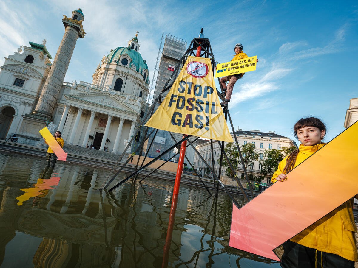 Protest against OMV Gas Project in Vienna. © Mitja  Kobal / Greenpeace