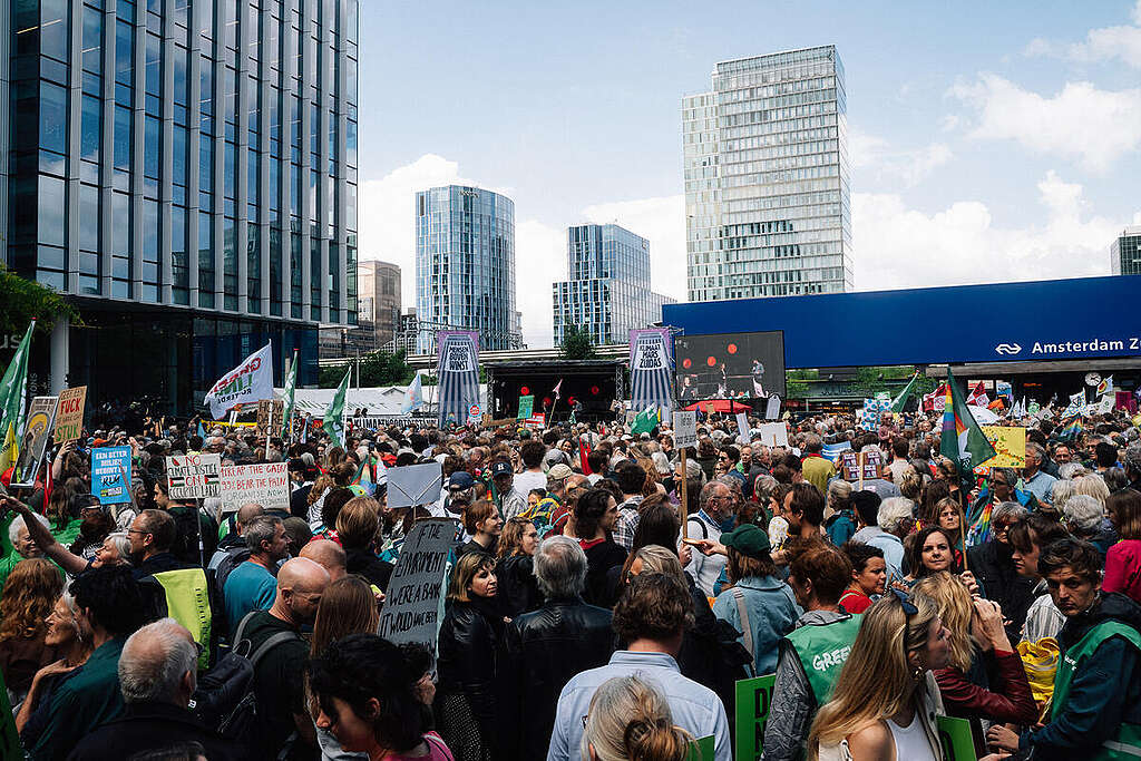 Climate March in Amsterdam. © Tengbeh Kamara / Greenpeace