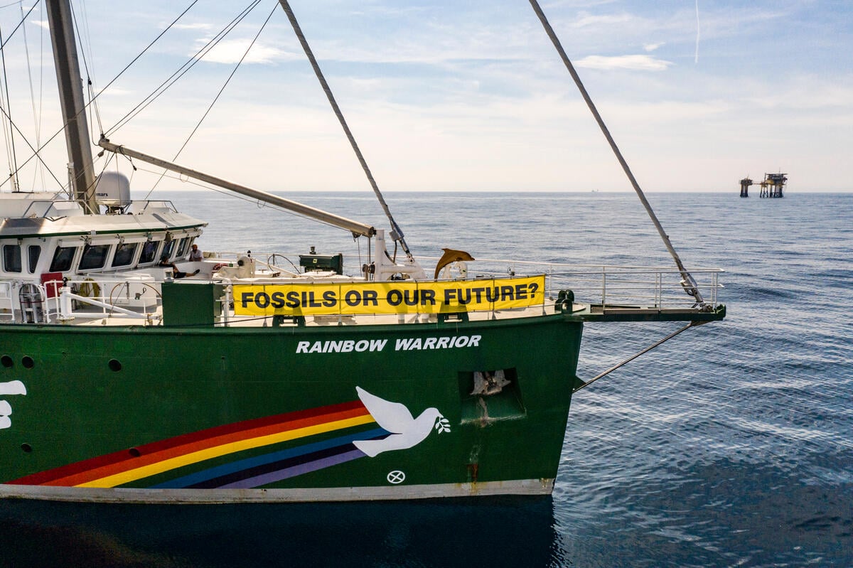 Project North Sea: Rainbow Warrior with Banner in Denmark. © Suzanne Plunkett / Greenpeace
