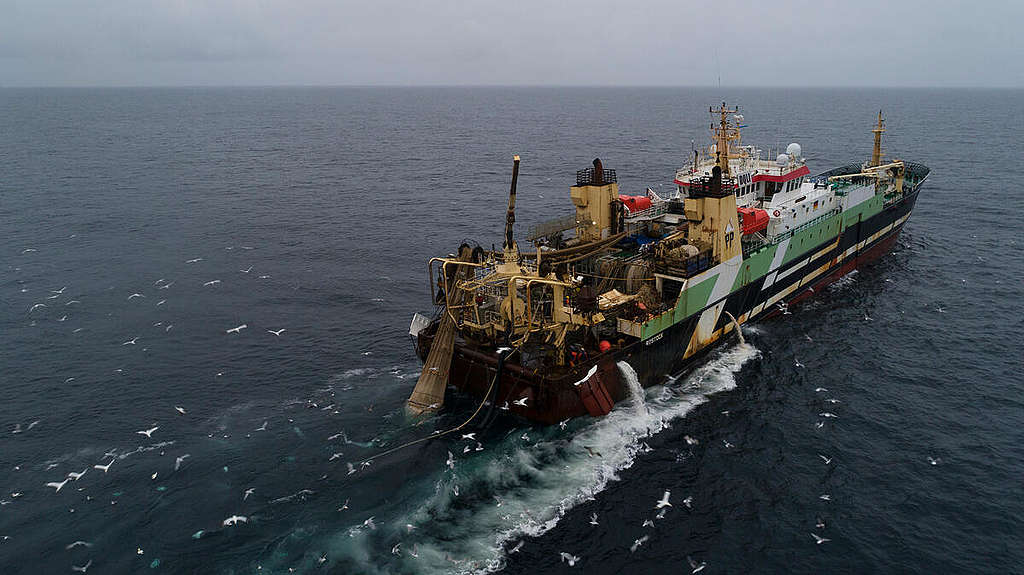 Helen Mary Supertrawler in the North Sea. © Christian Åslund / Greenpeace