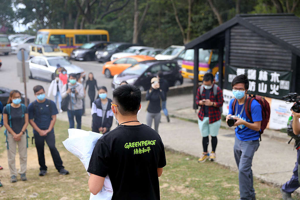 Country Park Clean-up Activity in Hong Kong. © Greenpeace / Andrew Yuen
