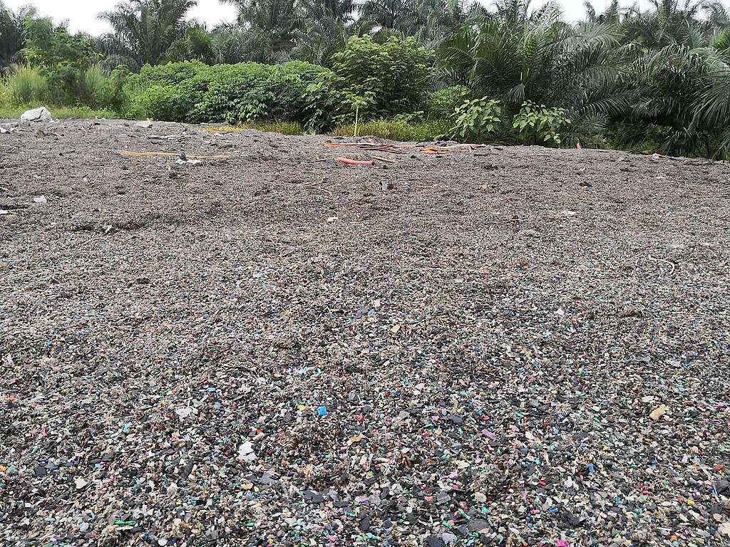 Plastic Waste Investigation in Malaysia. © Wei Kiat Tan / Greenpeace