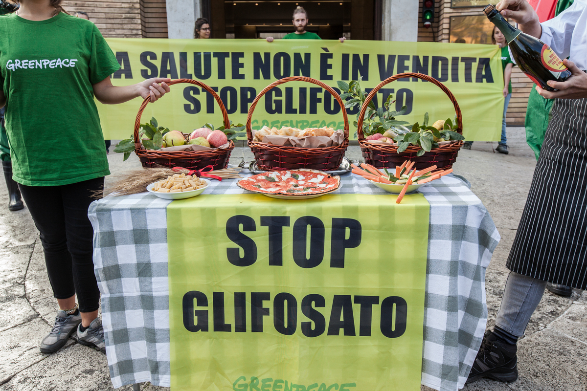Glyphosate Action at Ministry of Health in Rome. © Francesco Alesi