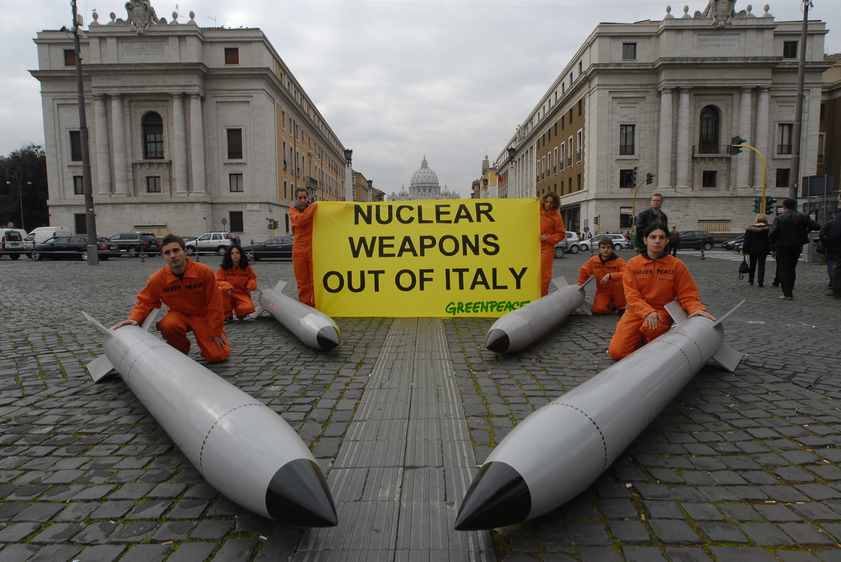 Nuclear Weapons Action in Italy. © Alessandro Vasari