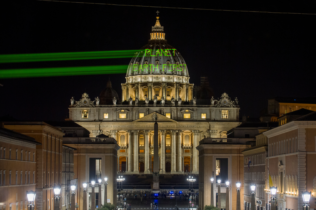 "Planet Earth First" Projection in Rome. © Bente Stachowske