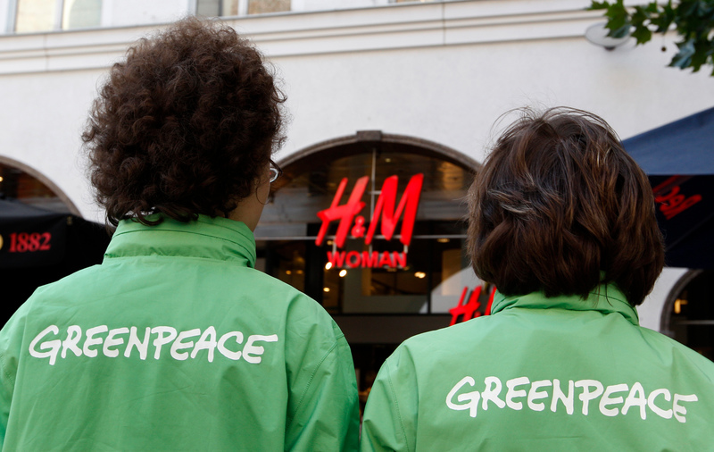 La settimana mondiale del riciclo di H&M, 7 giorni di illusioni per i  consumatori - Greenpeace Italia