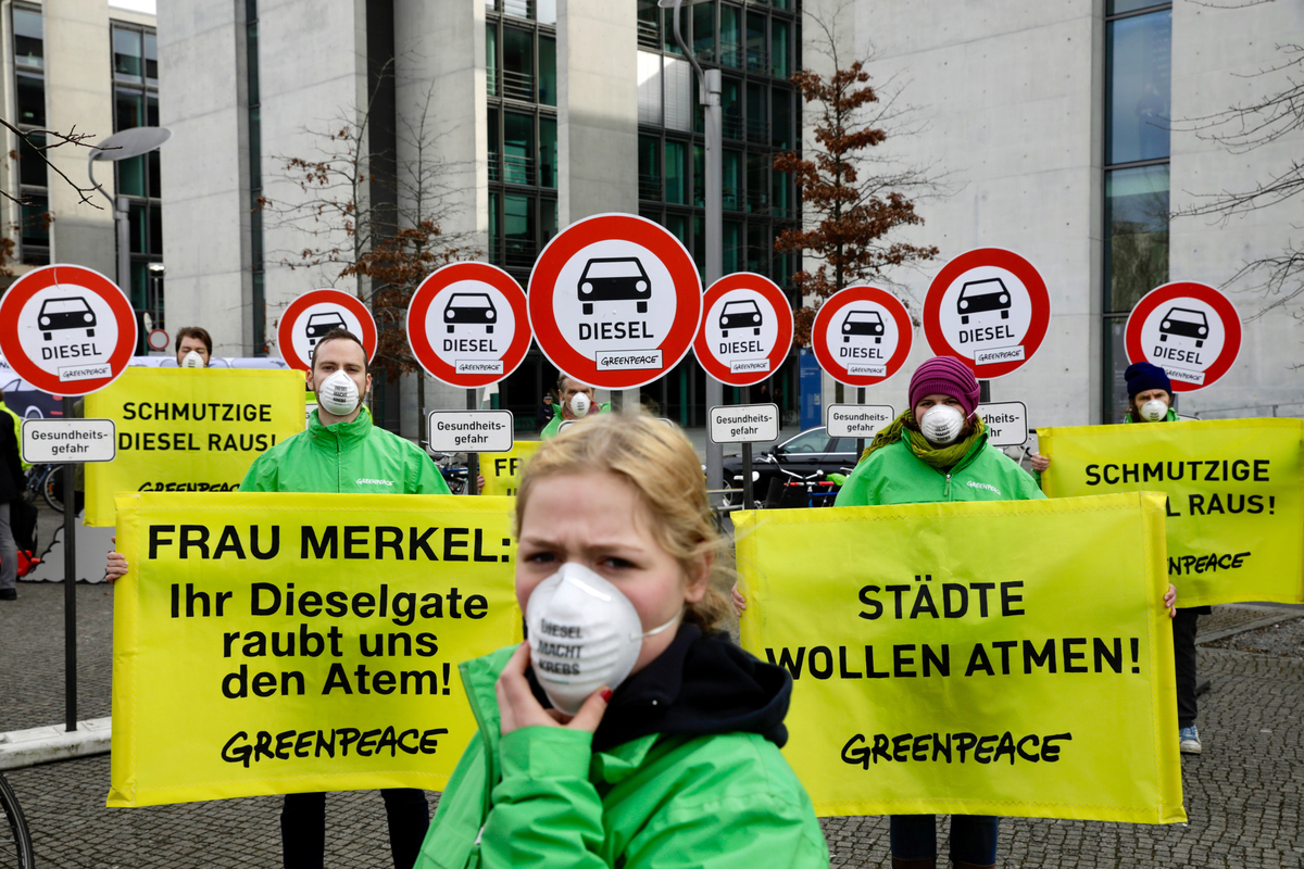 Diesel Protest Banner in Berlin. © Gordon Welters