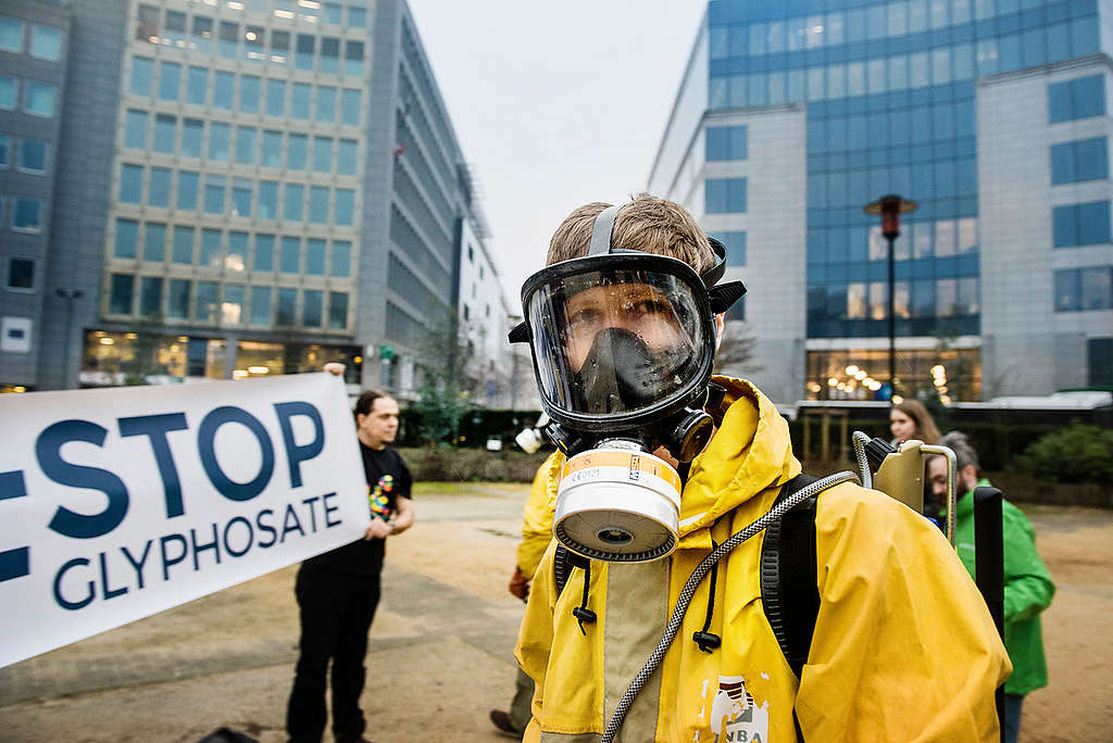 Activity in Brussels to Launch European Citizens’ Initiative to Ban Glyphosate. © Eric De Mildt / Greenpeace