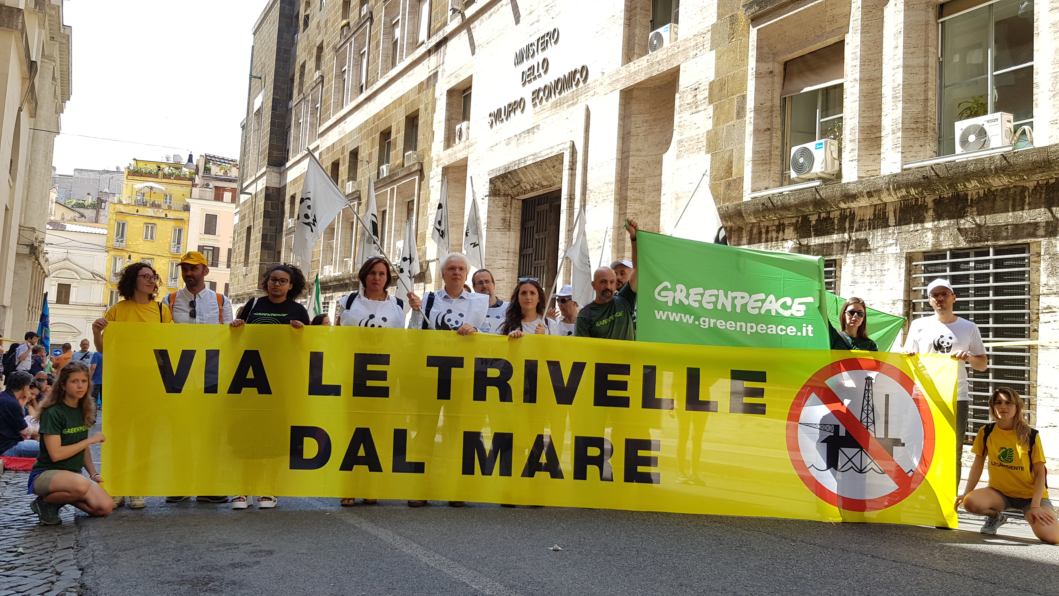 Manifestazione al Mise contro le trivelle - @Alessandro Bianchi/ Greenpeace