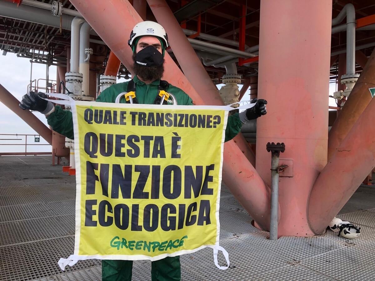Action on the "Porto Corsini" Oil Platform in Ravenna. © Greenpeace / Lorenzo Moscia
