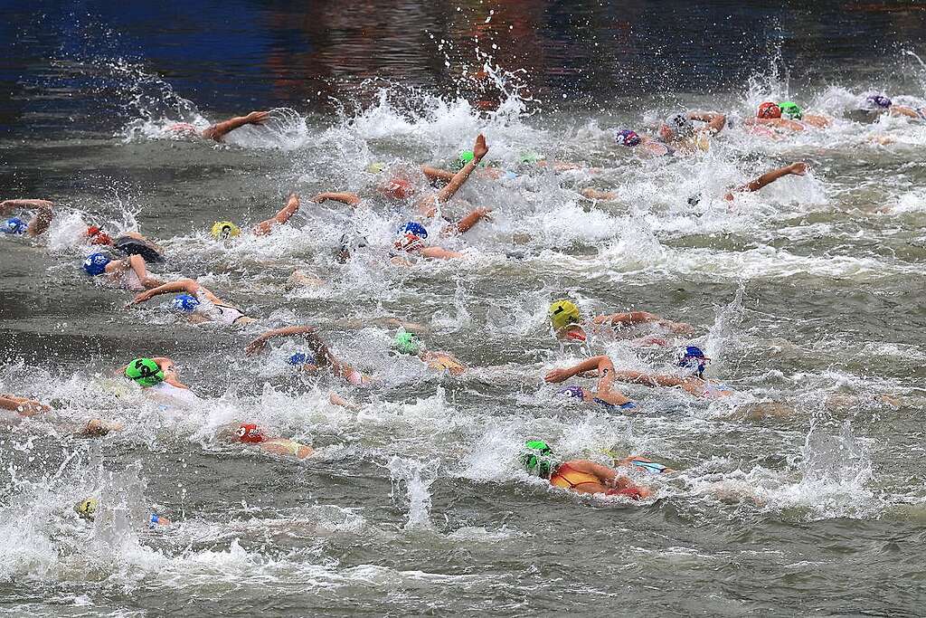 Gara individuale femminile di triathlon ai Giochi Olimpici di Parigi 2024 presso il Pont Alexandre III 