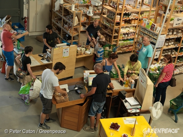 Super Halle is a new supermarket that only stocks ecological food. 