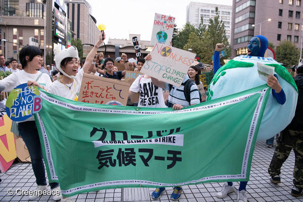 グローバル気候マーチ -- 学生がリードしたムーブメントに日本でも何千人も参加