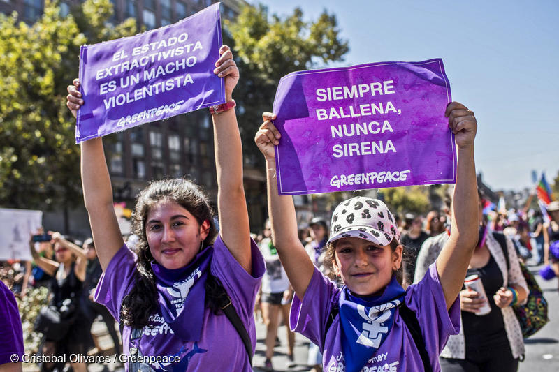 チリのサンティアゴで行われた国際女性デーを記念するマーチ