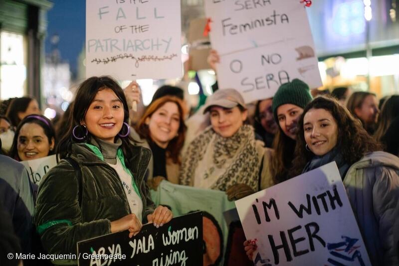 ロンドンでの国際女性ストライキに参加するFALA（ラテンアメリカ・フェミニスト会議）のメンバー