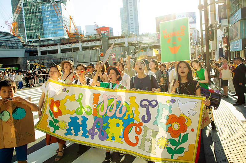 「ワタシのミライ ～No Nukes & No Fossil～　再エネ100％と公正な社会をめざして」パレードの様子。9月18日