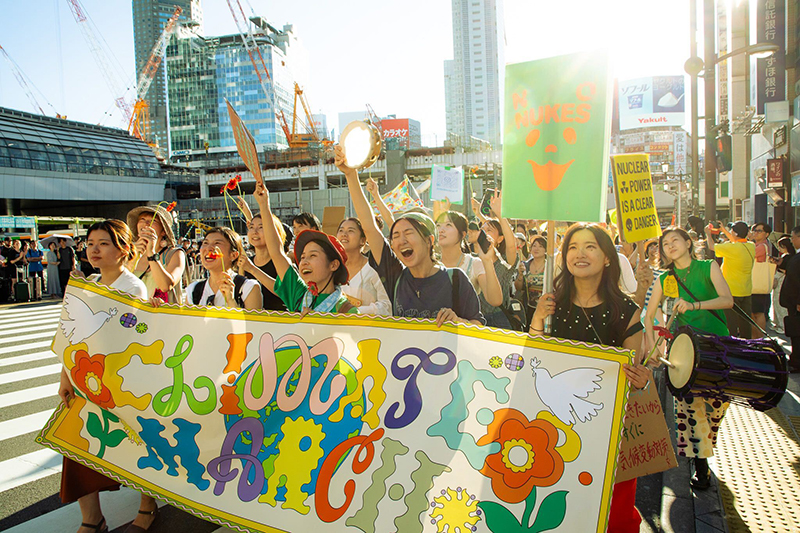 「ワタシのミライ ～No Nukes & No Fossil～　再エネ100％と公正な社会をめざして」パレードの様子。9月18日