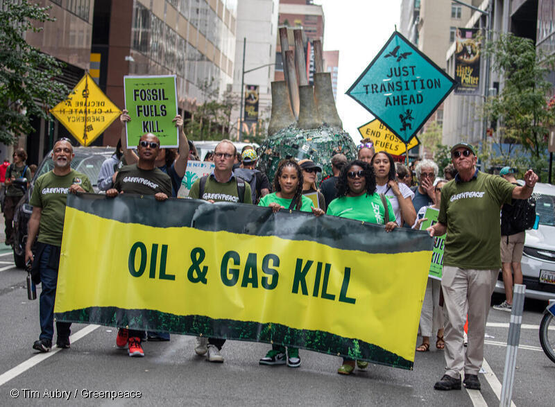 ニューヨークで行われた脱化石燃料を求めるデモ行進
