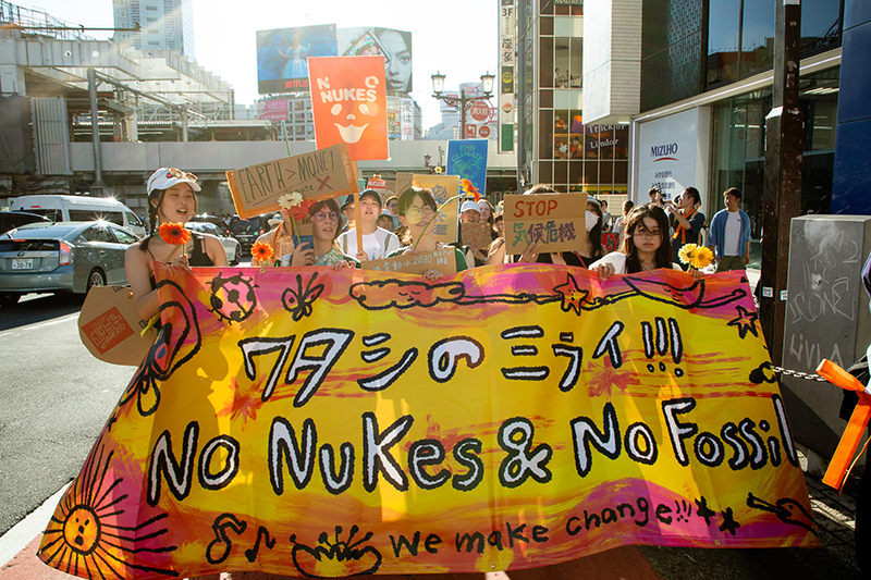 「ワタシのミライ ～No Nukes & No Fossil～　再エネ100％と公正な社会をめざして」パレードの様子