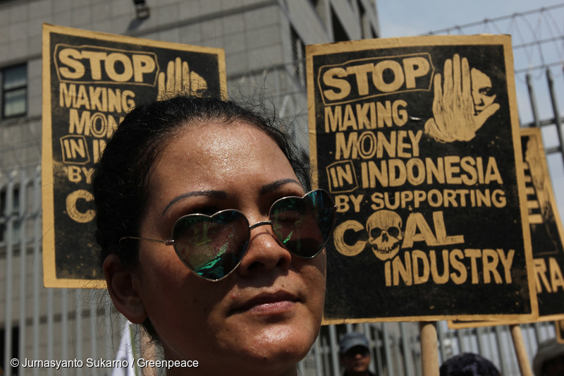 An Indonesian artist Melanie Soebono attends the break free protest in front of Japanese embassy in Jakarta, Wednesday, May 11, 2016. Thousands of people have taken to the streets in a carnival atmosphere to urge the government to end Indonesia’s addiction to coal. The demonstration, organised by WALHI, Greenpeace and JATAM, started at Bunderan HI and marched to the State Palace. The marchers carried banners calling for Indonesia to reject coal in favour of clean renewable energy, and to honour the commitment made in the Paris Agreement last year, to reduce the country’s carbon emissions. (Jurnasyanto Sukarno/Greenpeace)