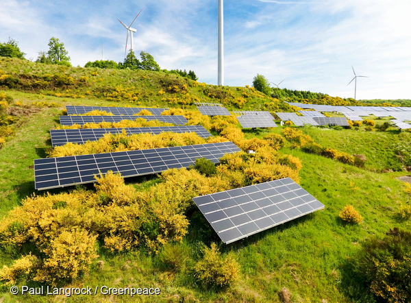 Copyright Paul- Langrock.de. Luftaufnahme Morbacher Energielandschaft auf ehemaligem US Munitionslager. Die JuWi Gruppe installiert Energiemix aus Windkraft, Sonnenenergie und Biomasse. Solarpark, Solarmodul, Photovoltaik, Mix, Mixtur, Konversion, Konversionsprojekt, Ruestungskonversion, Konversionsflaeche, regenerative, alternative, erneuerbare, alternative, kohlendioxidneutrale Energie, Solarenergie, Windenergie, Photovoltaikkraftwerk, Hybridkraftwerk, Freilandanlage, Landschaft, Solarlandschaft, Energiepark, Photovoltaikanlage, Fotovoltaik, Fotovoltaikanlage, Sonne, Sonnenenergie, Solarenergie, Solarstrom, Solarstromkraftwerk, Sonnenstrom, Sonnenstromkraftwerk, regenerativ, alternativ, erneuerbar, umweltfreundlich, Energiewende, Einspeiseverguetung, EEG, Erneuerbare Energien Gesetz, Klimawandel, Strom, Elektrizitaet. mix of solar and wind energy on former US ammunition dump, electricity, sun, solar energy, collector, installation, plant, power, renewable, solar module, panel, photovoltaics, open air, hybrid, solar power station, large photovoltaics power plant, modules, military conversion, renewable energy, electricity, climate change, aerial photography. Morbach im Hunsrueck, Rheinland Pfalz. 23. Mai 2017 