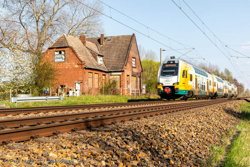 독일 브란덴부르크에서 운행 중인 지역 열차. © Paul Langrock / Greenpeace
