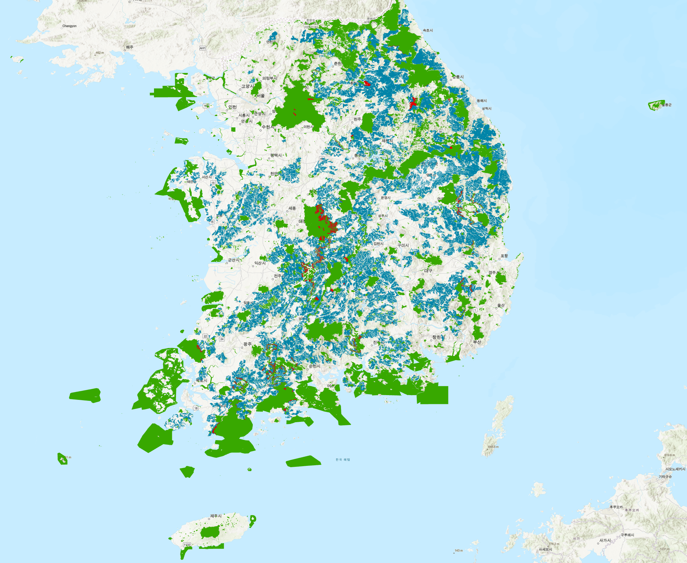 녹색 : 국내 보호지역 / 청색 : 경제림 육성단지 / 적색 : 보호지역과 경제림 육성단지 중첩지역