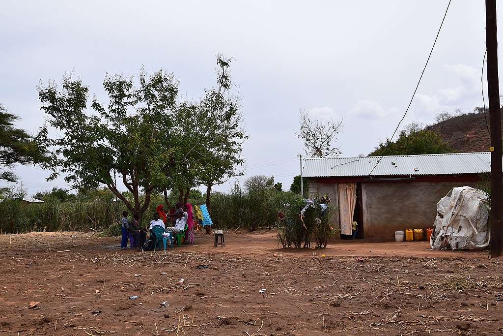 Les enfants de la famille Guyo du Kenya sont de plus en plus privés d’école en raison des fortes chaleurs