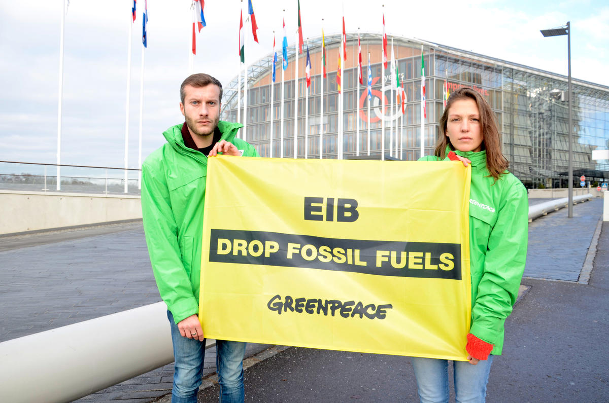 Action at the European Investment Bank in Luxembourg. © Anais Hector / Greenpeace
