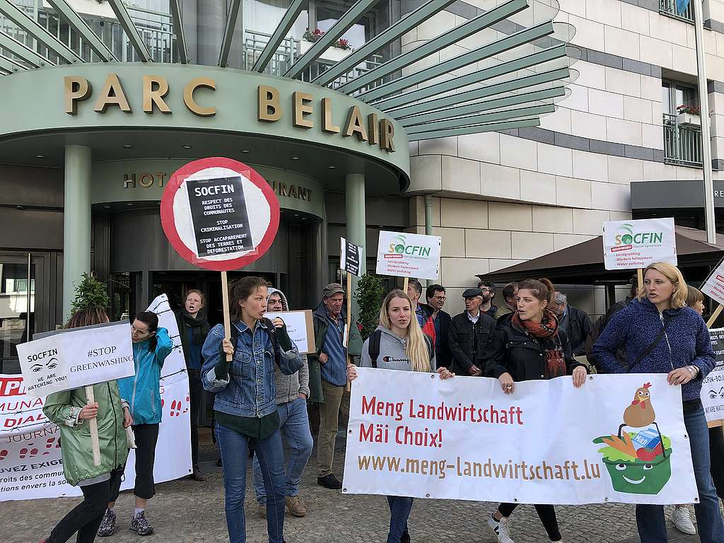 Des représentants de Meng Landwirtschaft ont participé à l'action de solidarité avec les communautés affectées par les plantations de SOCFIN.