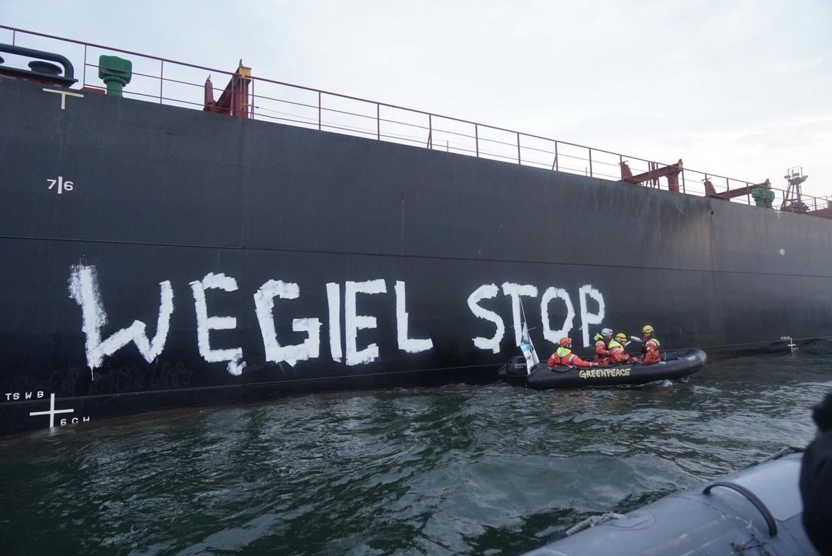 Klima Notstand: Greenpeace Aktivisten festgenommen bei Blockade von Kohle  Entladung in Polen - Greenpeace Luxembourg