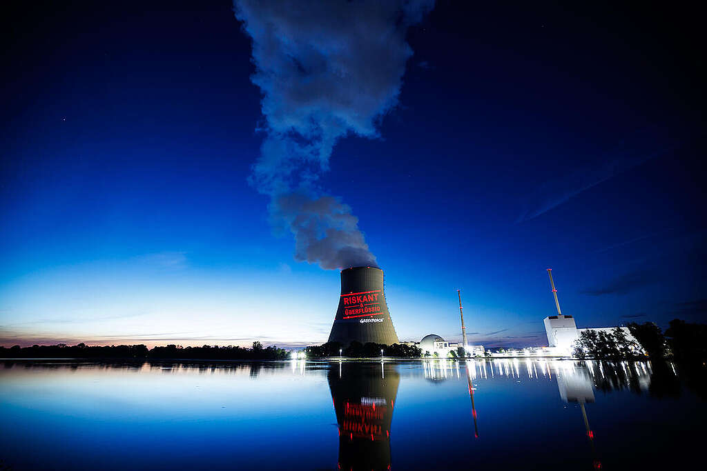 Exit Projection at the Isar 2 NPP in Germany. © Matthias Balk / Greenpeace